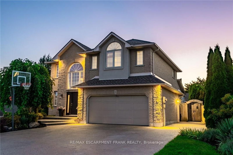 18 Konstantine Crt, Hamilton, L9B 2T3 | Image 3