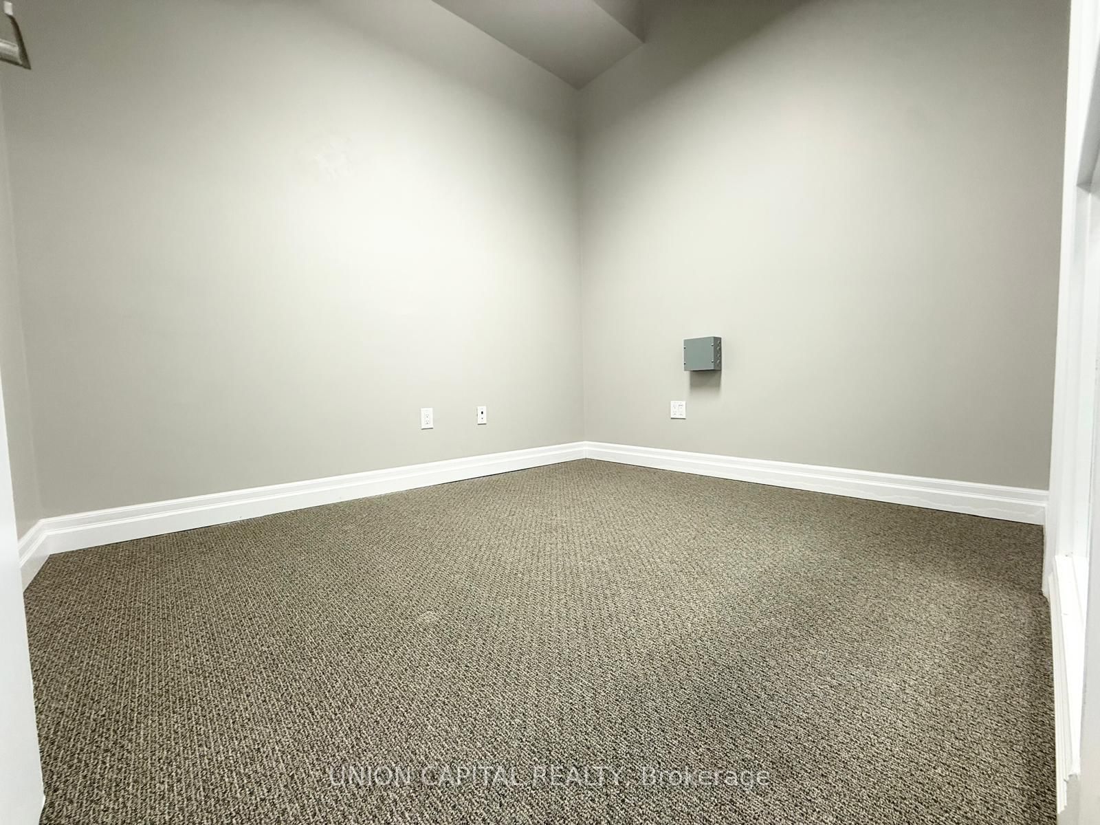 160 MacDonell Street, Unit 1 - Photo 15