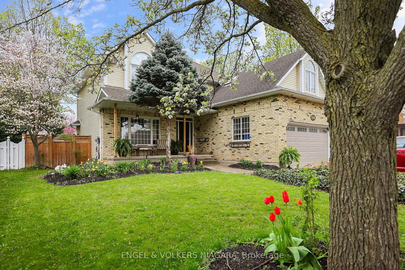 624 SIMCOE St, Niagara-on-the-Lake, L0S 1J0 | Image 2