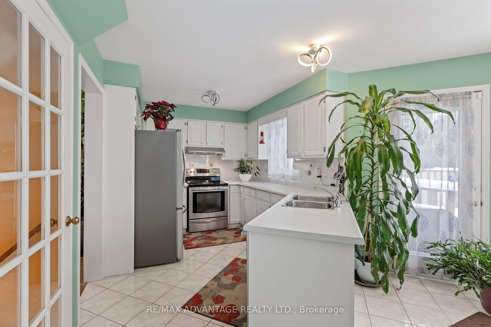 Detached House for sale at 122 Barrydale Crescent, London North, Ontario, N6G 2X6 - North I - MLS: X12764872