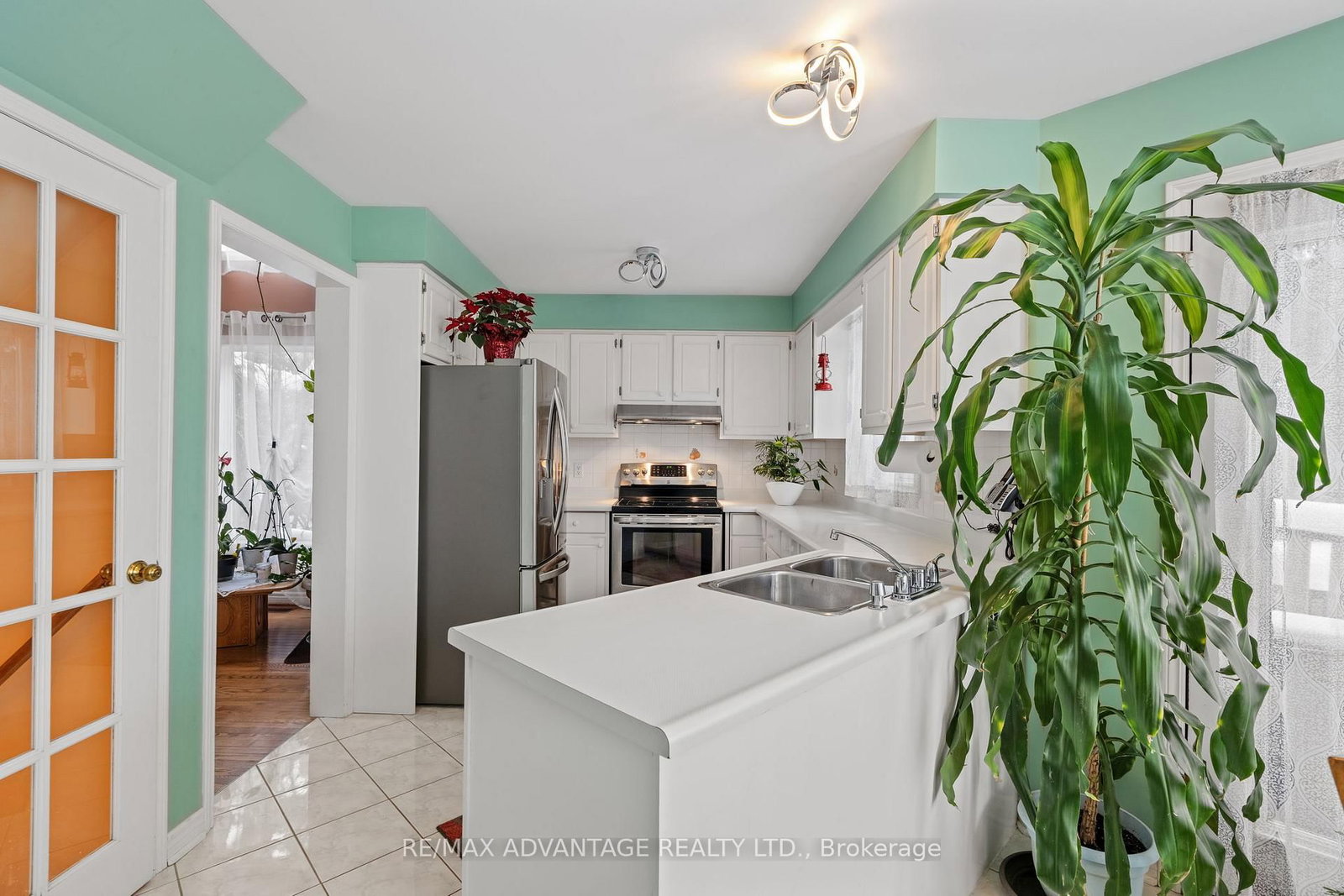 Detached House for sale at 122 Barrydale Crescent, London North, Ontario, N6G 2X6 - North I - MLS: X12764872