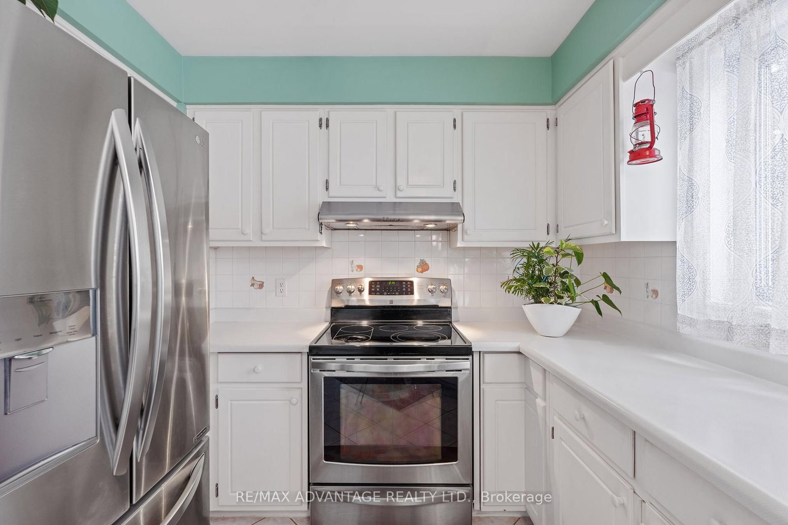 Detached House for sale at 122 Barrydale Crescent, London North, Ontario, N6G 2X6 - North I - MLS: X12764872