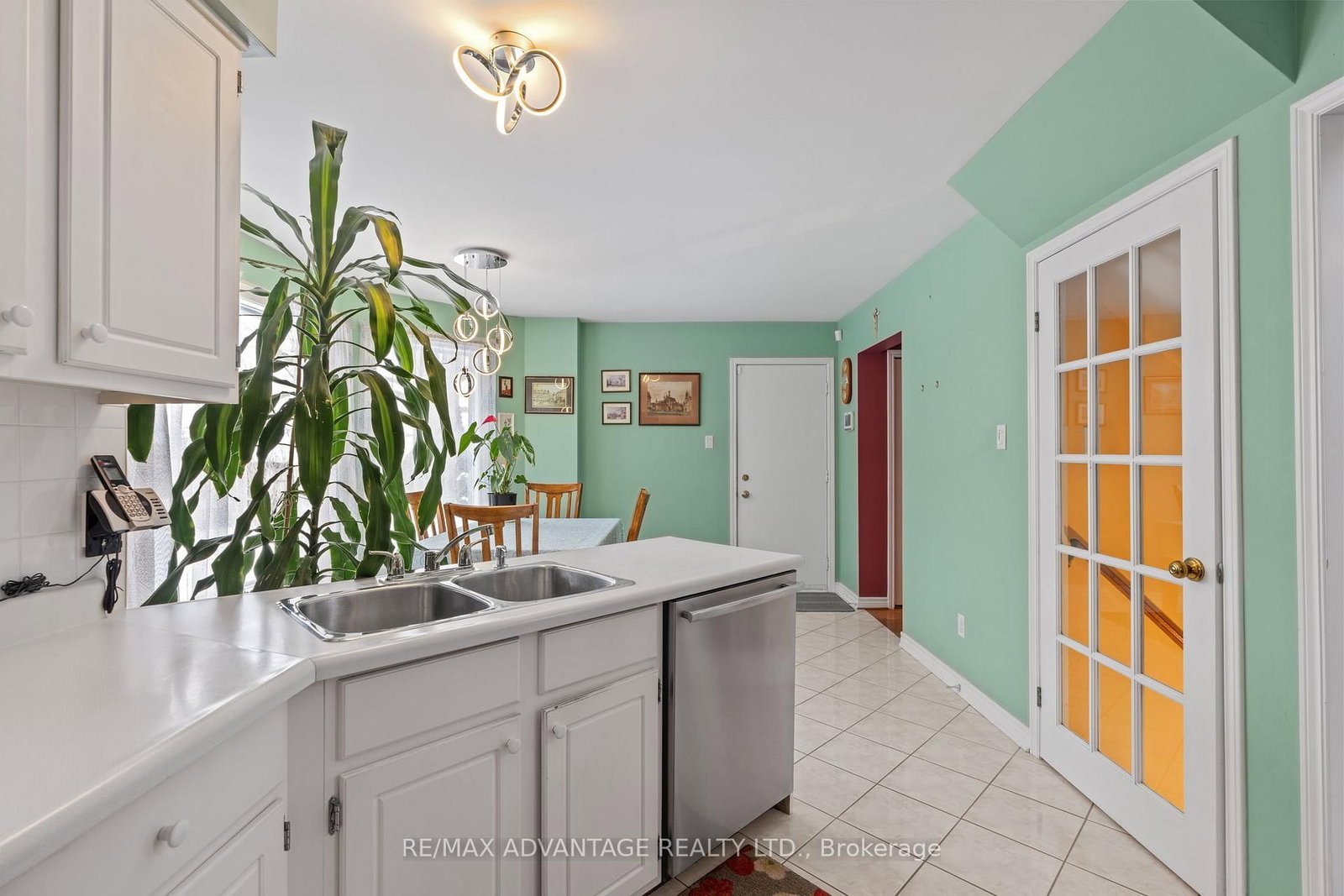 Detached House for sale at 122 Barrydale Crescent, London North, Ontario, N6G 2X6 - North I - MLS: X12764872