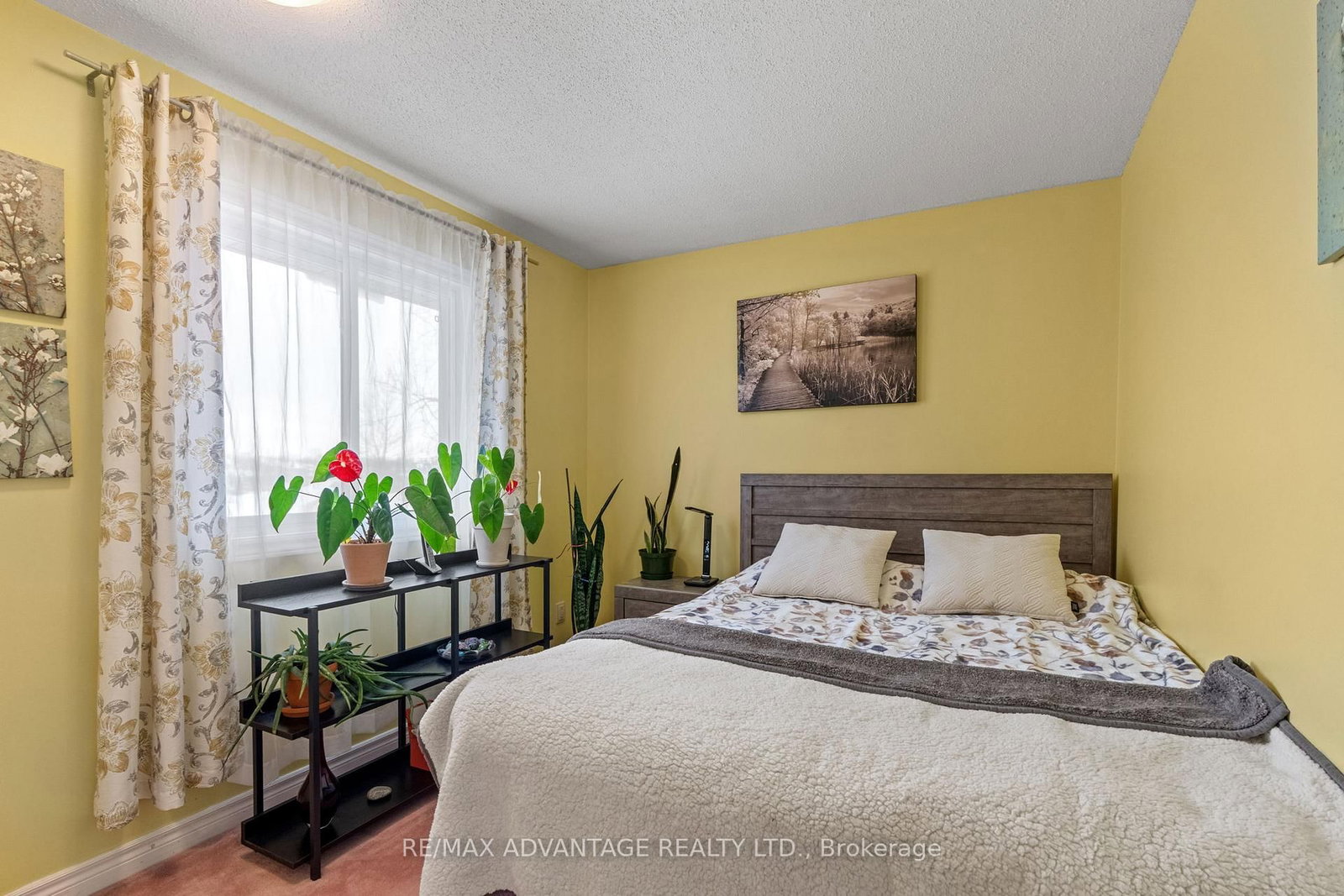 Detached House for sale at 122 Barrydale Crescent, London North, Ontario, N6G 2X6 - North I - MLS: X12764872