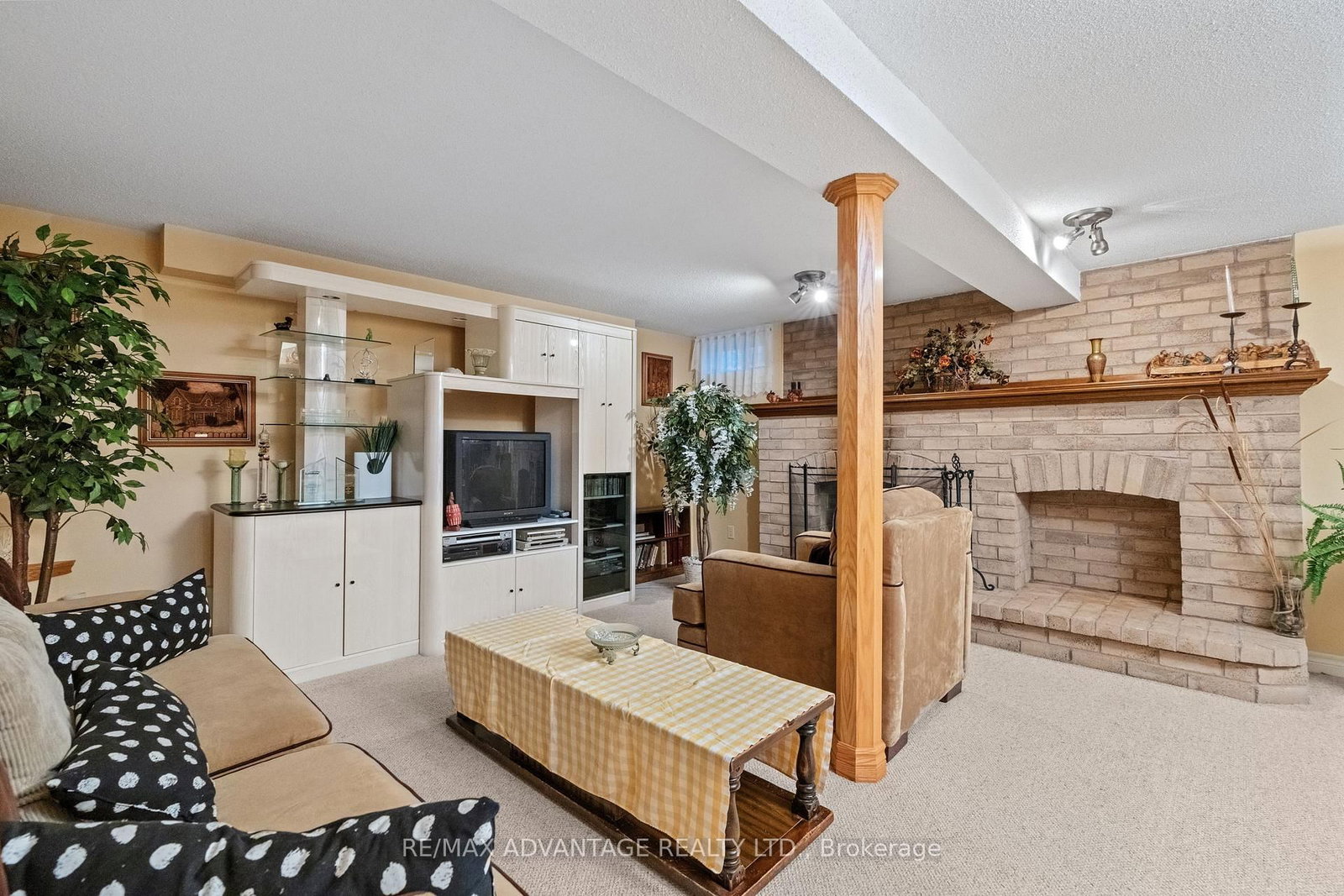 Detached House for sale at 122 Barrydale Crescent, London North, Ontario, N6G 2X6 - North I - MLS: X12764872