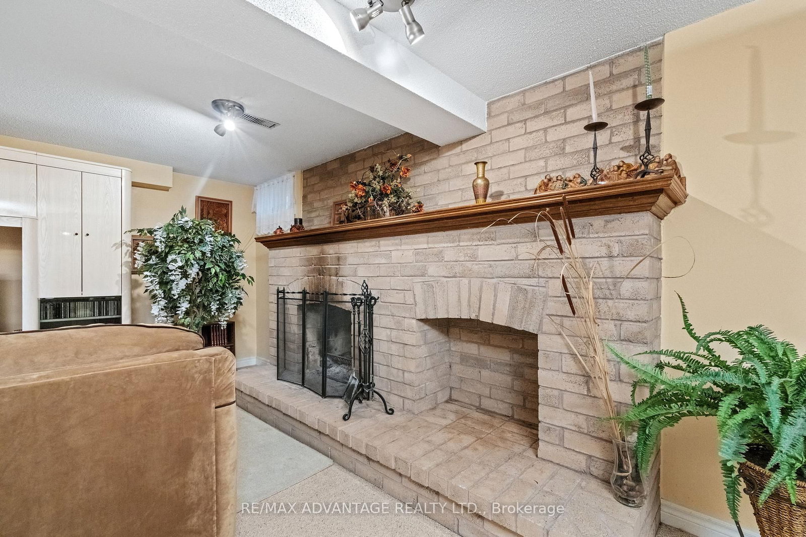 Detached House for sale at 122 Barrydale Crescent, London North, Ontario, N6G 2X6 - North I - MLS: X12764872