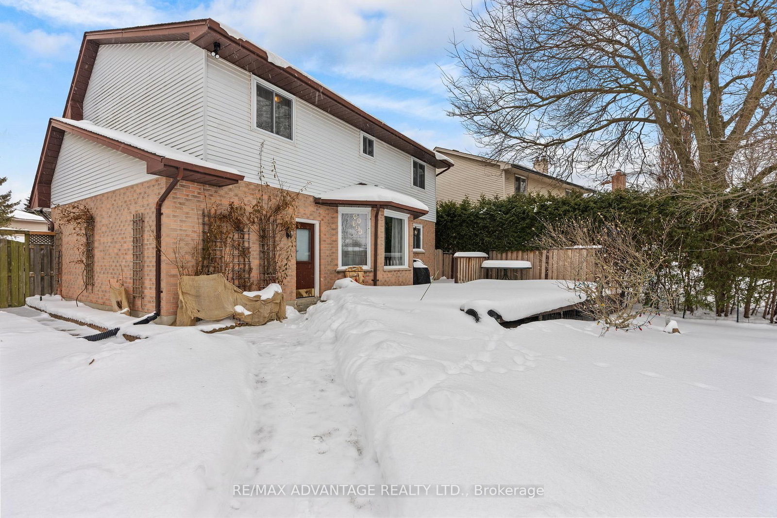 Detached House for sale at 122 Barrydale Crescent, London North, Ontario, N6G 2X6 - North I - MLS: X12764872