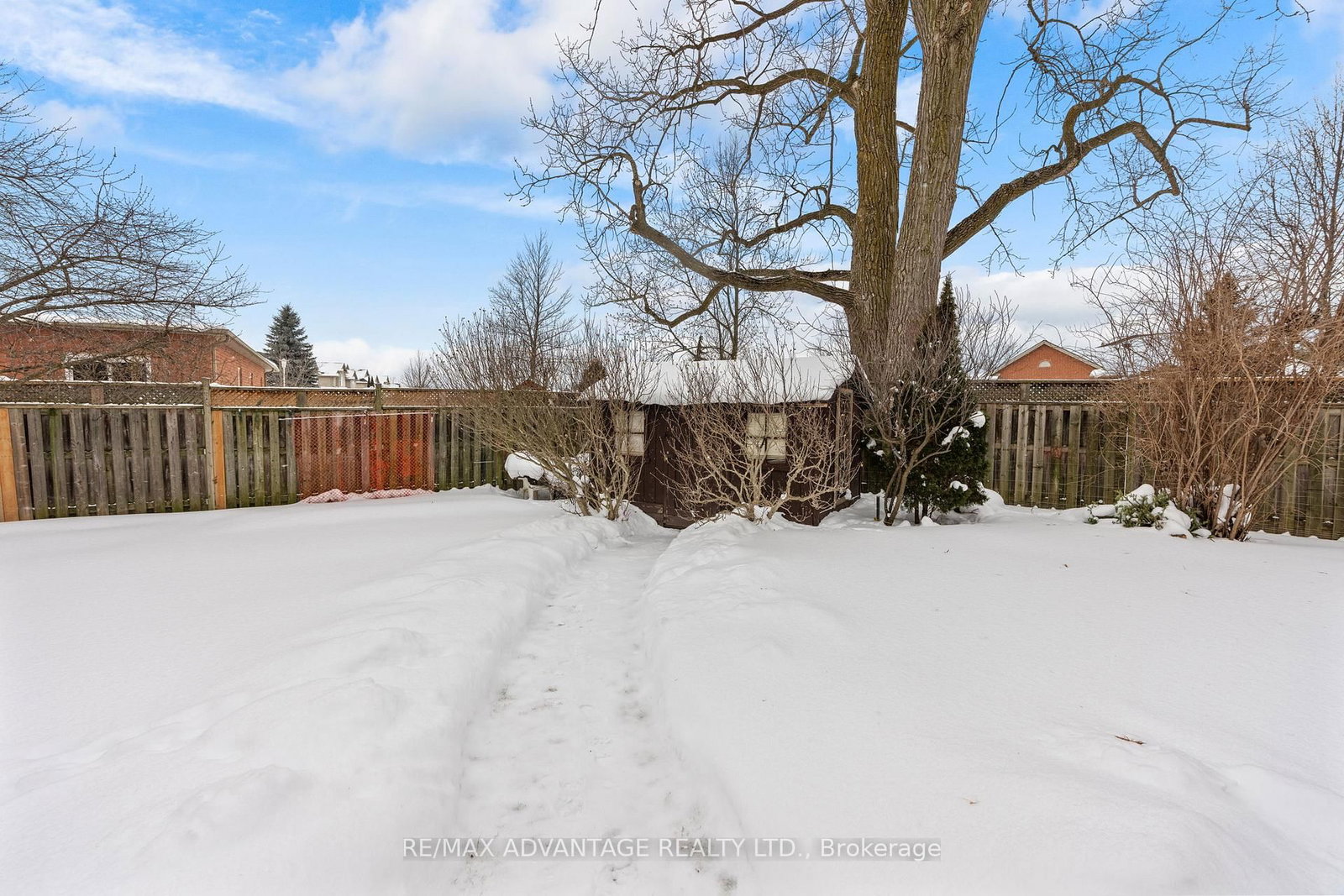 Detached House for sale at 122 Barrydale Crescent, London North, Ontario, N6G 2X6 - North I - MLS: X12764872