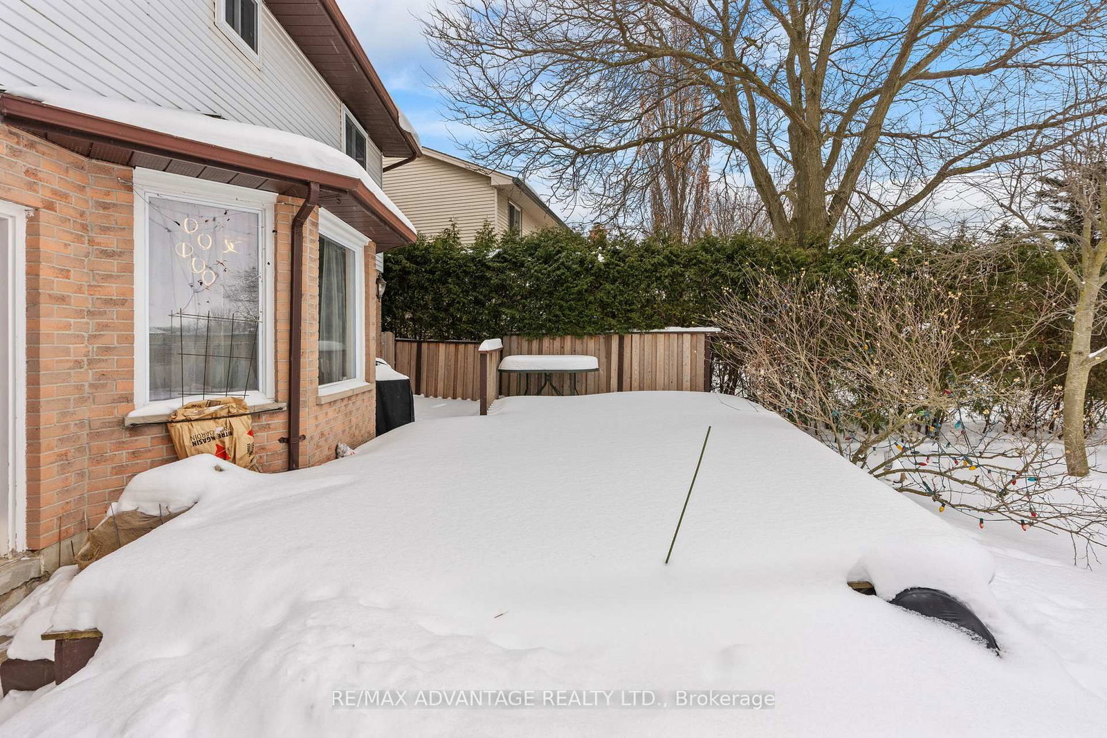 Detached House for sale at 122 Barrydale Crescent, London North, Ontario, N6G 2X6 - North I - MLS: X12764872