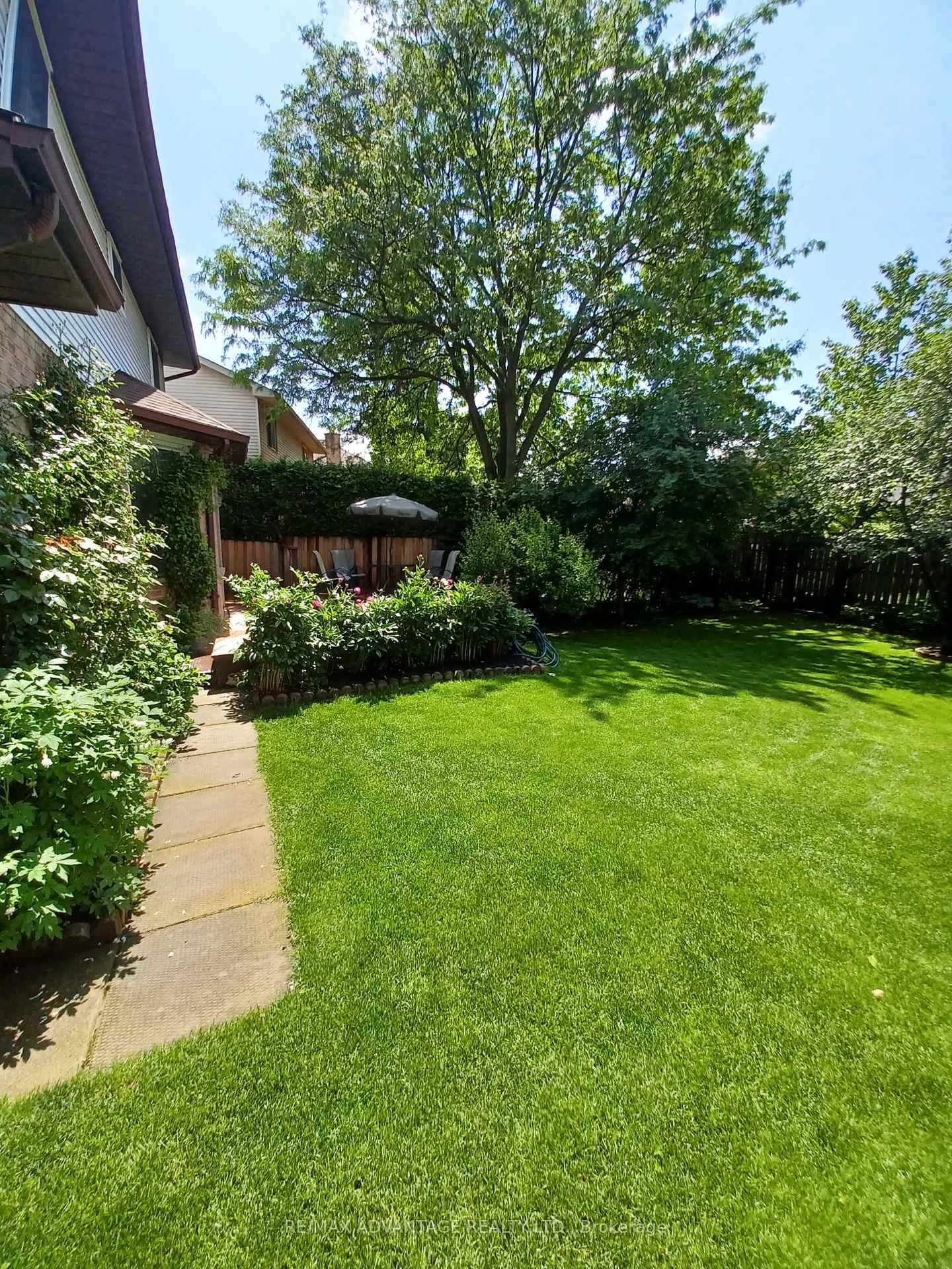 Detached House for sale at 122 Barrydale Crescent, London North, Ontario, N6G 2X6 - North I - MLS: X12764872