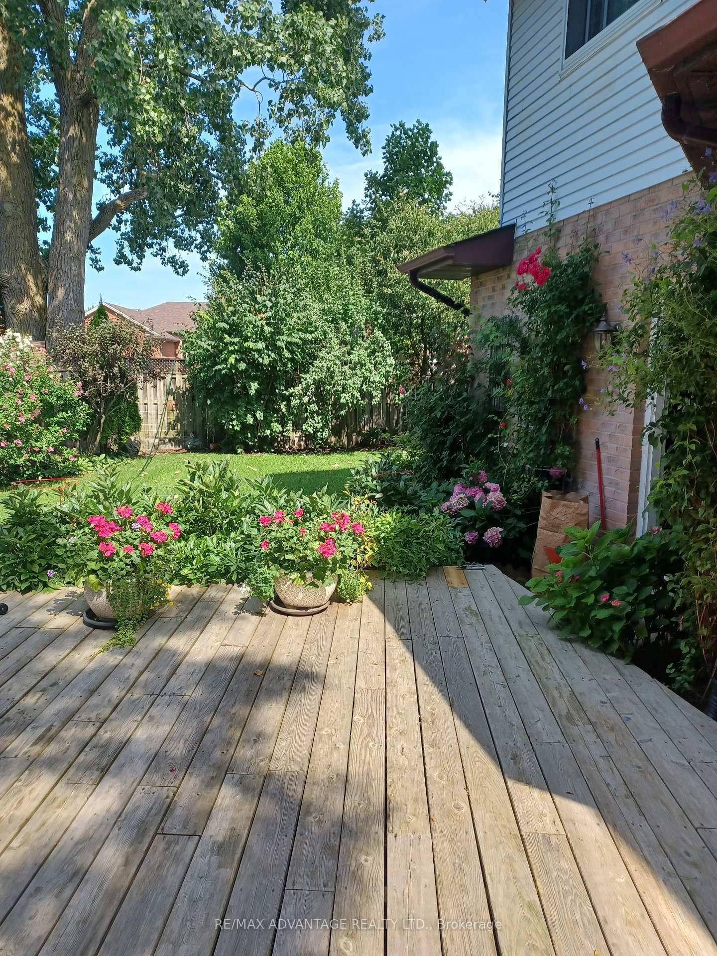 Detached House for sale at 122 Barrydale Crescent, London North, Ontario, N6G 2X6 - North I - MLS: X12764872