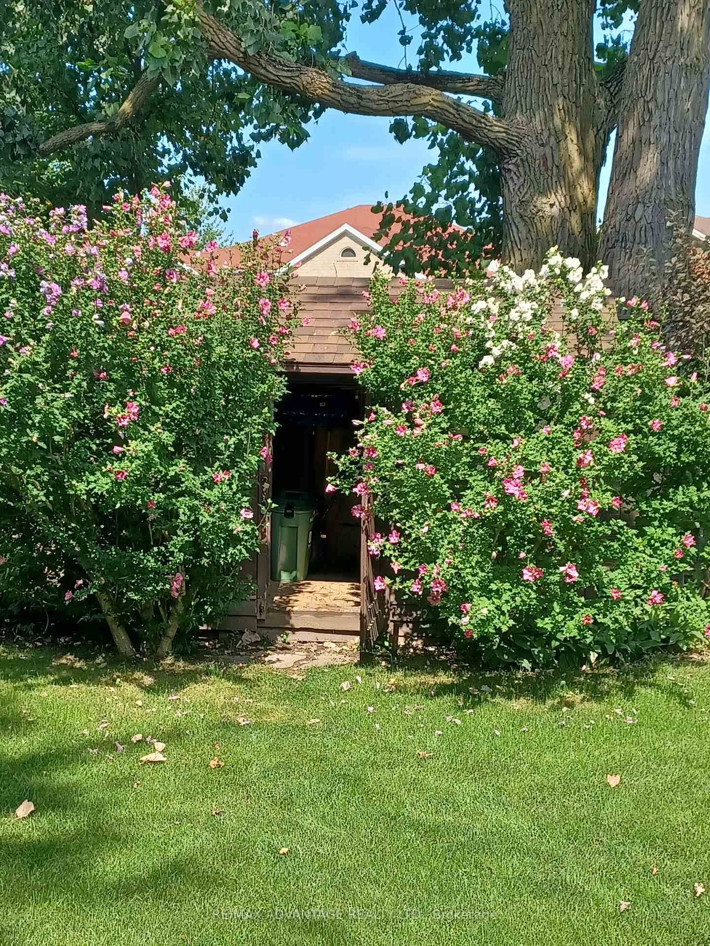 Detached House for sale at 122 Barrydale Crescent, London North, Ontario, N6G 2X6 - North I - MLS: X12764872