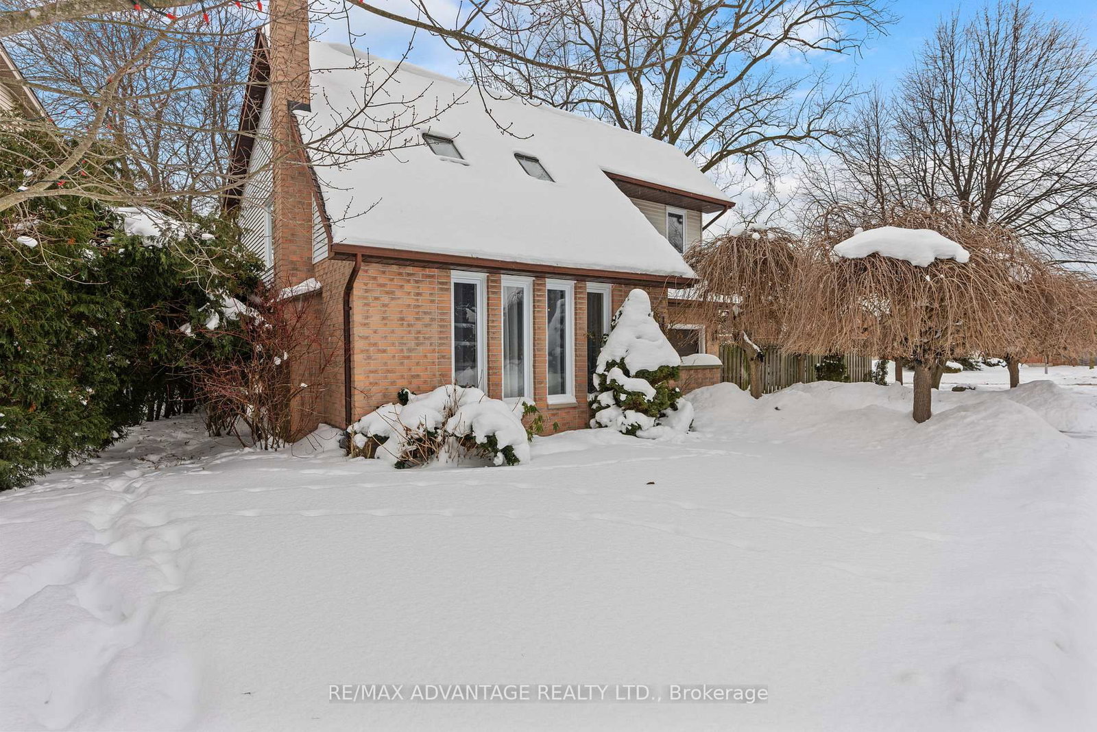 Detached House for sale at 122 Barrydale Crescent, London North, Ontario, N6G 2X6 - North I - MLS: X12764872