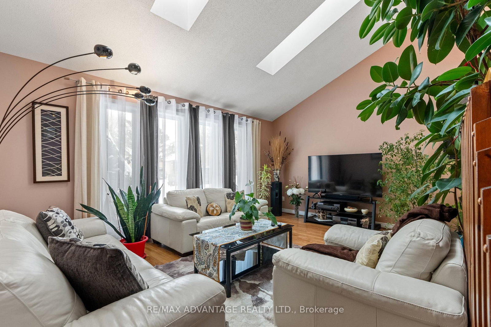 Detached House for sale at 122 Barrydale Crescent, London North, Ontario, N6G 2X6 - North I - MLS: X12764872