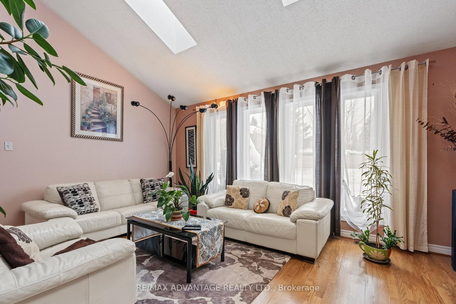 Detached House for sale at 122 Barrydale Crescent, London North, Ontario, N6G 2X6 - North I - MLS: X12764872