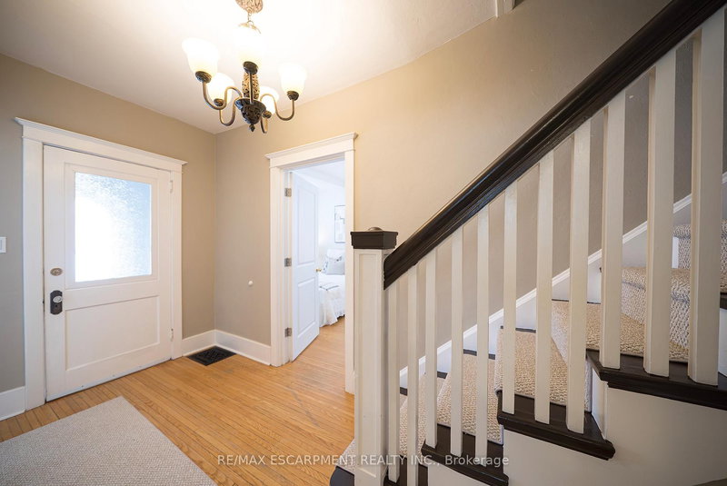 48 Lincoln Ave, Brantford, N3T 4S7 | Image 3