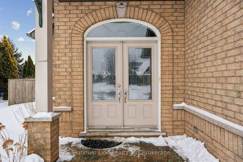 27 Surrey Dr, Hamilton, L9K 1L9 | Image 3