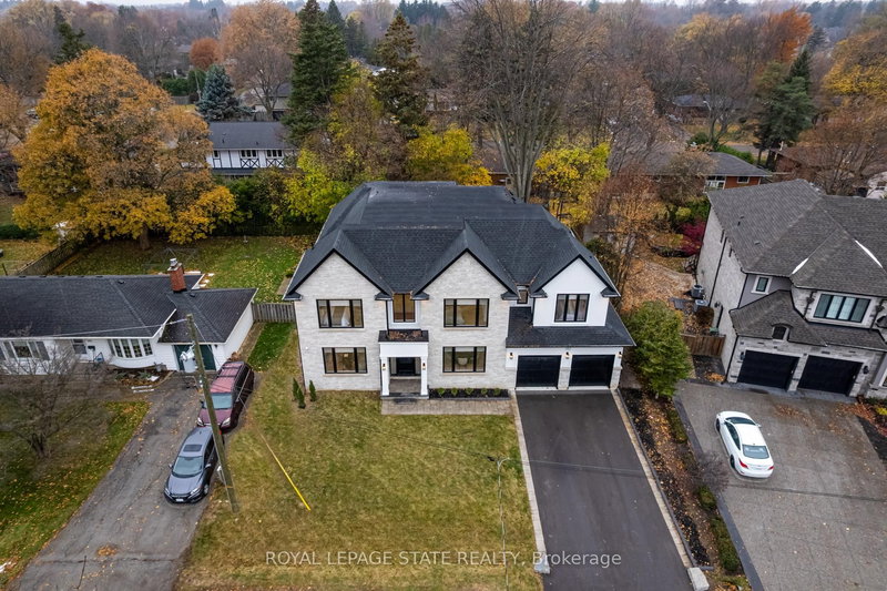 102 Cumming Crt, Hamilton, L9G 1V3 | Image 2