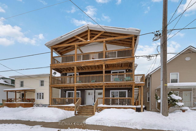 7 - 4129 Acheson Avenue