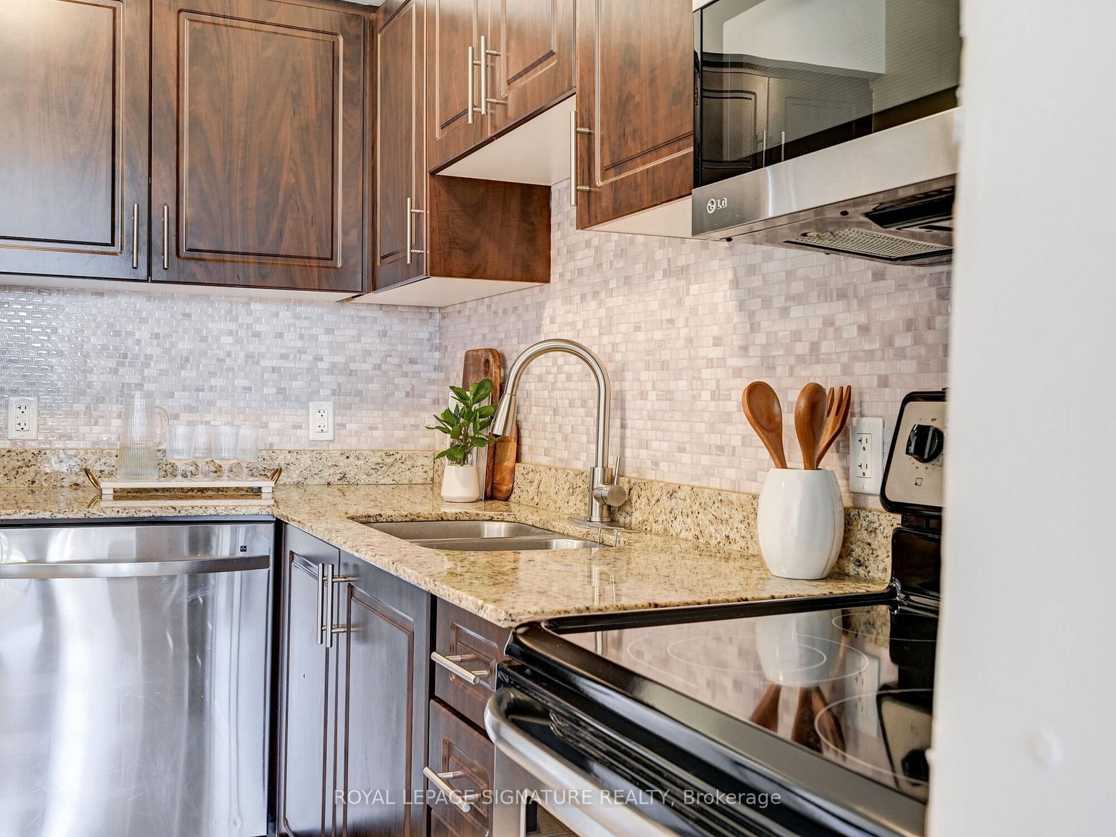 886 Golf Links Road, Unit 205 - Photo 5