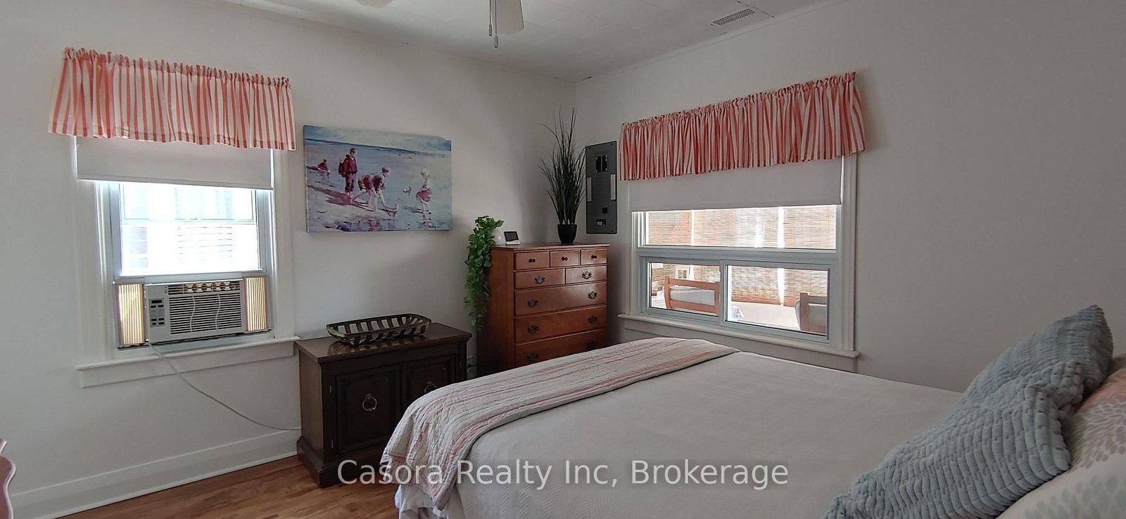 Detached House for sale at 322 Oxford Avenue, Fort Erie, Ontario, L0S 1B0 - Crystal Beach - MLS: X12767374