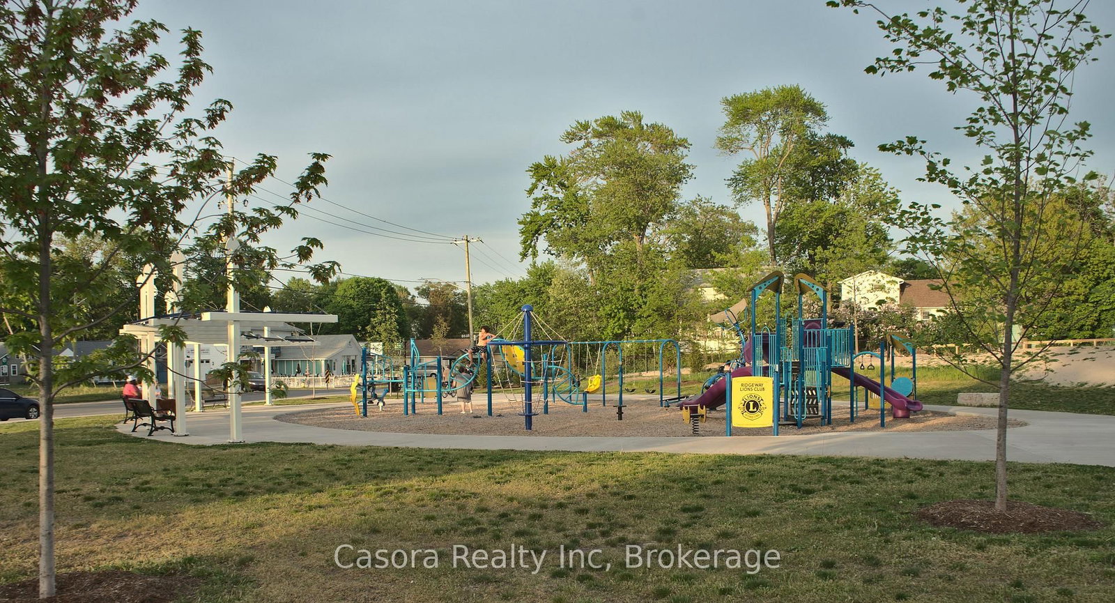 Detached House for sale at 322 Oxford Avenue, Fort Erie, Ontario, L0S 1B0 - Crystal Beach - MLS: X12767374