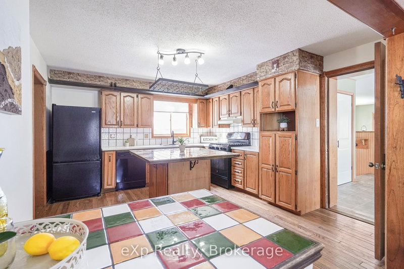 78 Victoria Ave E, South Huron, N0M 1M0 | Image 3