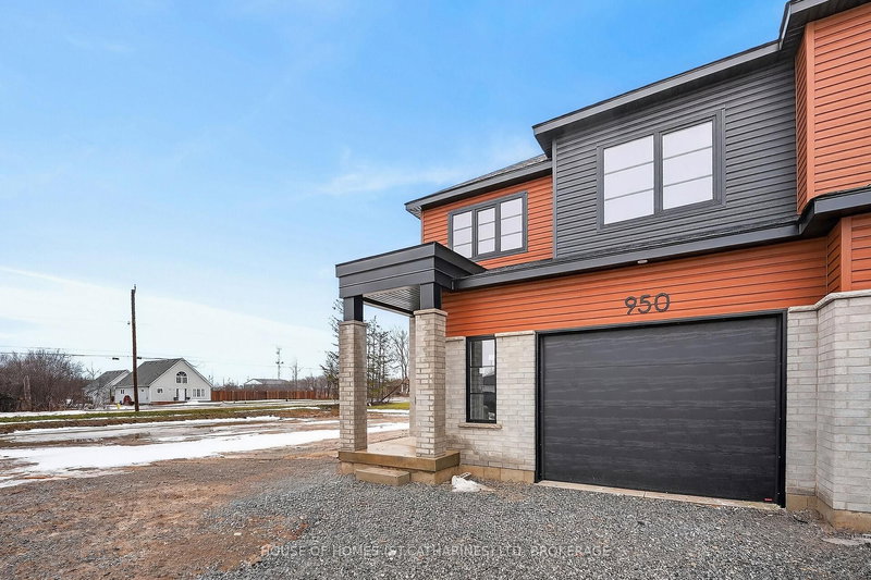 950 Burwell St, Fort Erie, L2A 0E3 | Image 2