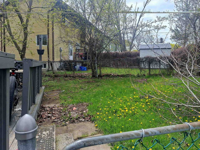 6 Woodstone Crescent