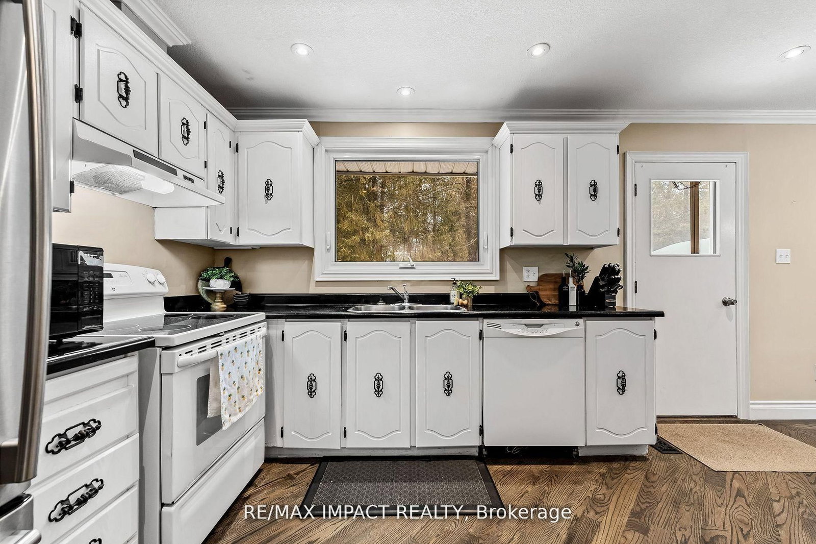 Detached House for sale at 1158 Weller Street, Peterborough, Ontario, K9J 7M8 - Monaghan Ward 2 - MLS: X12769118