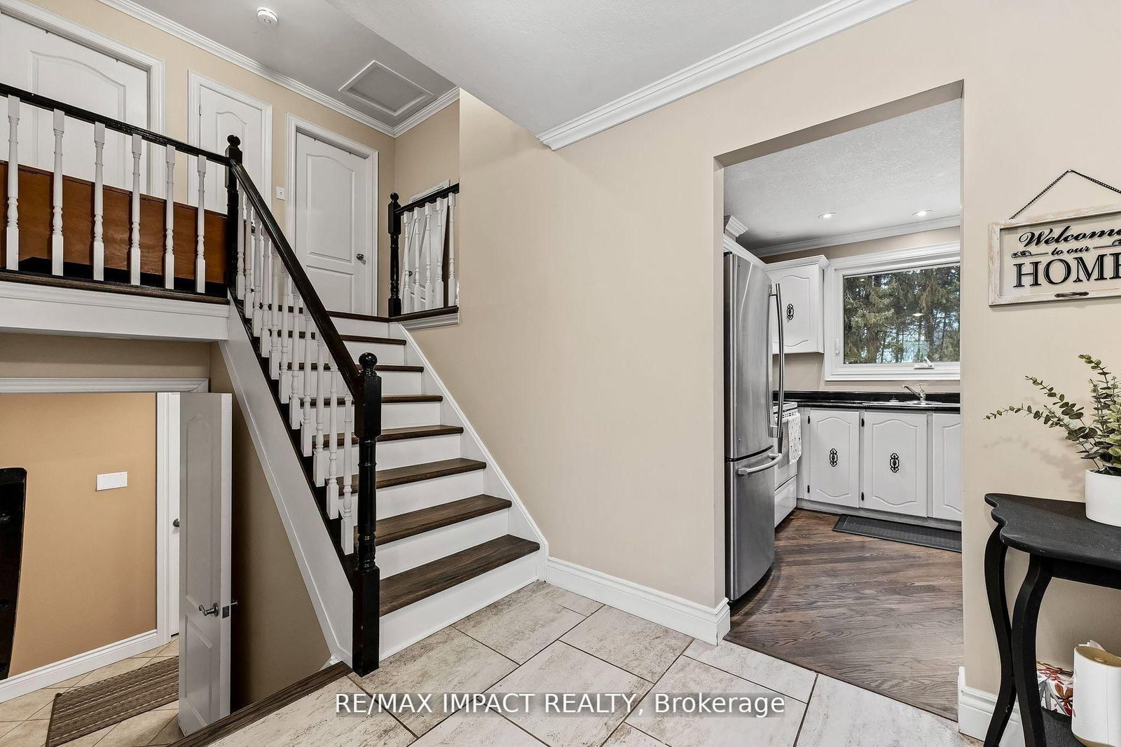 Detached House for sale at 1158 Weller Street, Peterborough, Ontario, K9J 7M8 - Monaghan Ward 2 - MLS: X12769118