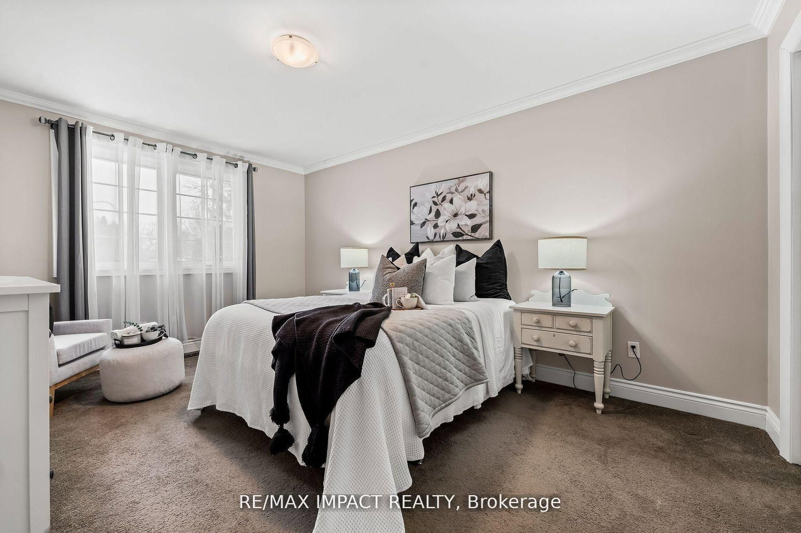 Detached House for sale at 1158 Weller Street, Peterborough, Ontario, K9J 7M8 - Monaghan Ward 2 - MLS: X12769118