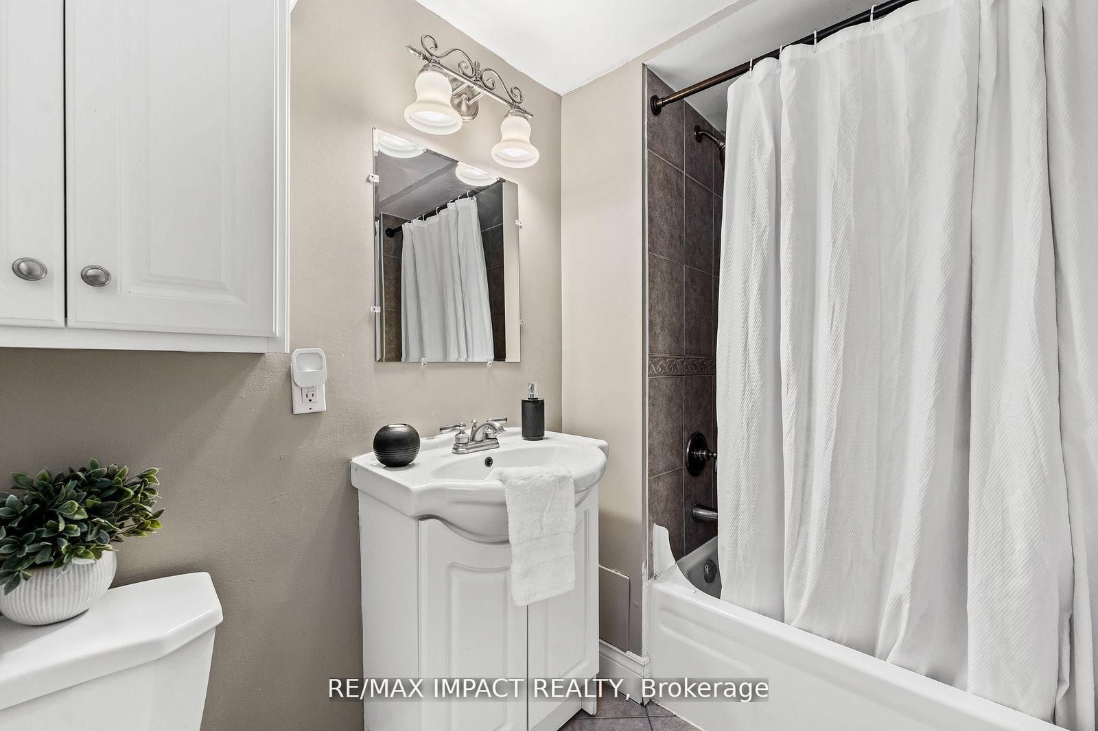 Detached House for sale at 1158 Weller Street, Peterborough, Ontario, K9J 7M8 - Monaghan Ward 2 - MLS: X12769118