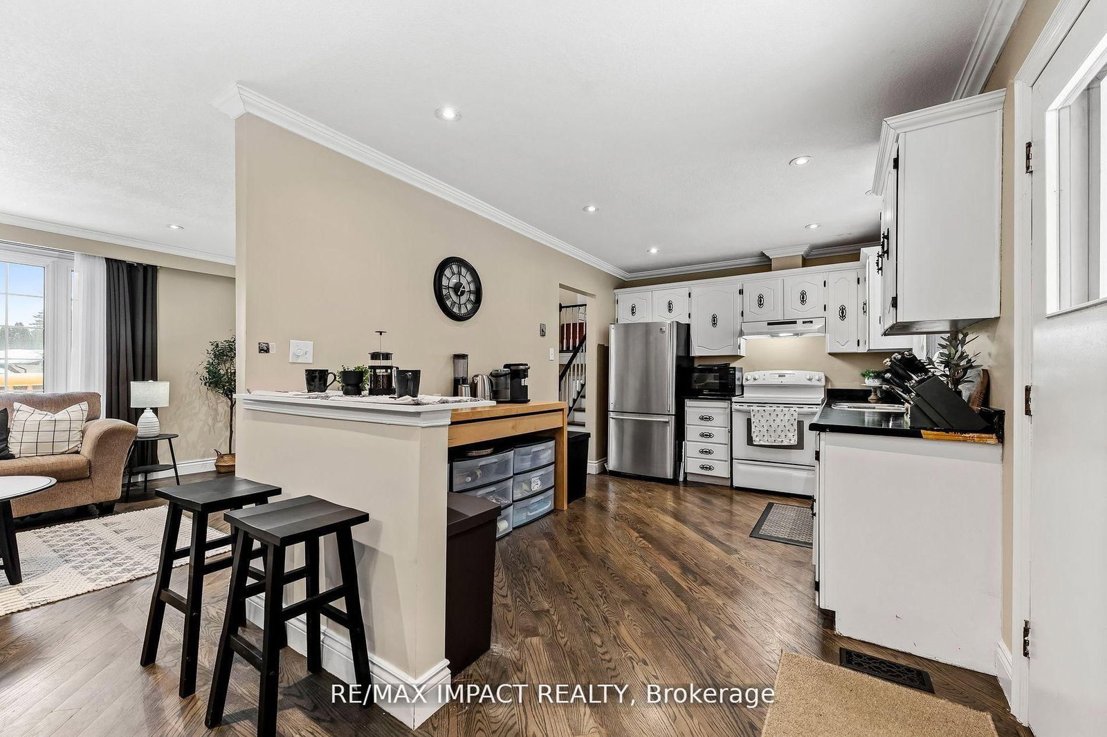 Detached House for sale at 1158 Weller Street, Peterborough, Ontario, K9J 7M8 - Monaghan Ward 2 - MLS: X12769118