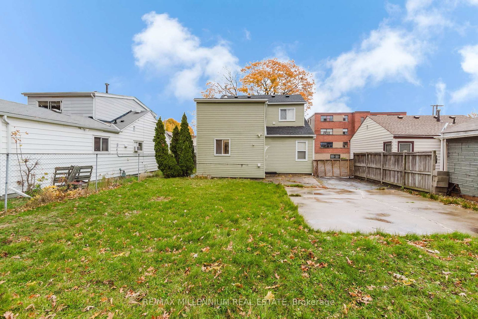 Detached House for sale at 50 East 33rd Street, Hamilton, Ontario, L8V 3T1 - Raleigh - MLS: X12769828