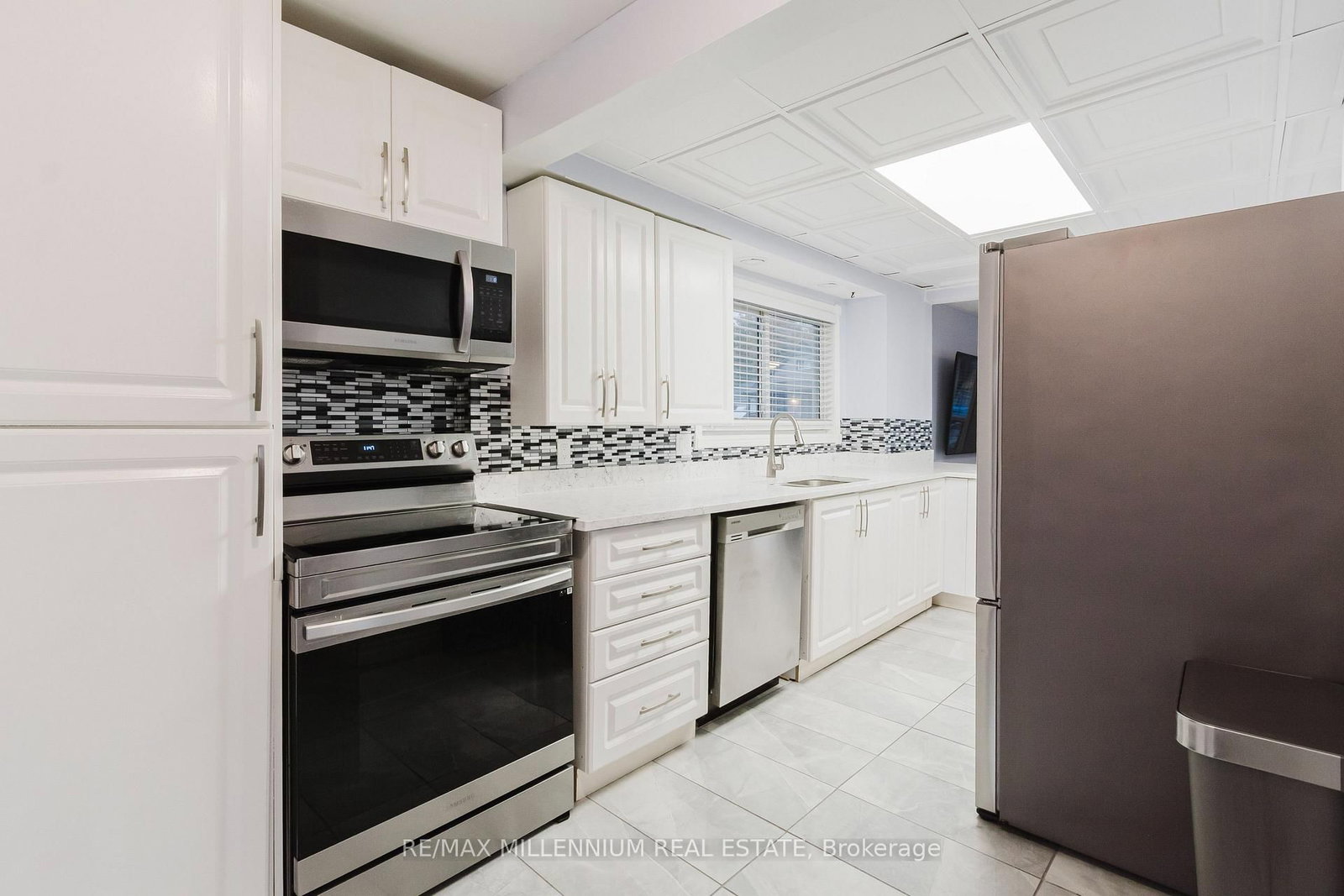 Detached House for sale at 50 East 33rd Street, Hamilton, Ontario, L8V 3T1 - Raleigh - MLS: X12769828