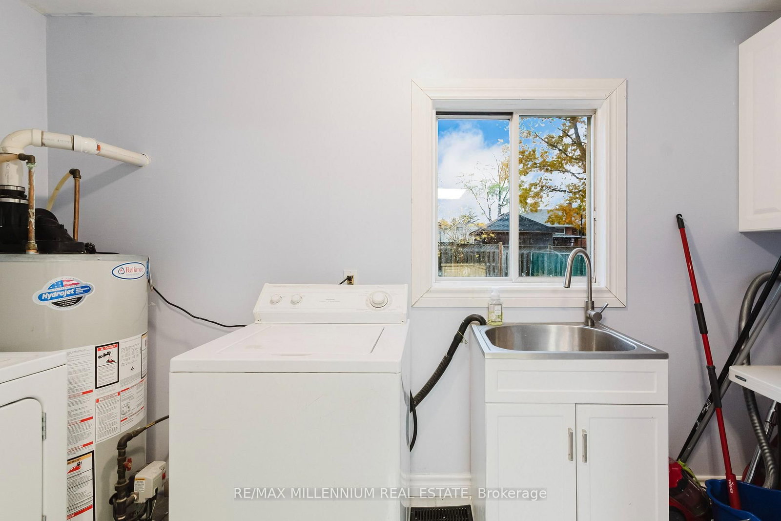 Detached House for sale at 50 East 33rd Street, Hamilton, Ontario, L8V 3T1 - Raleigh - MLS: X12769828