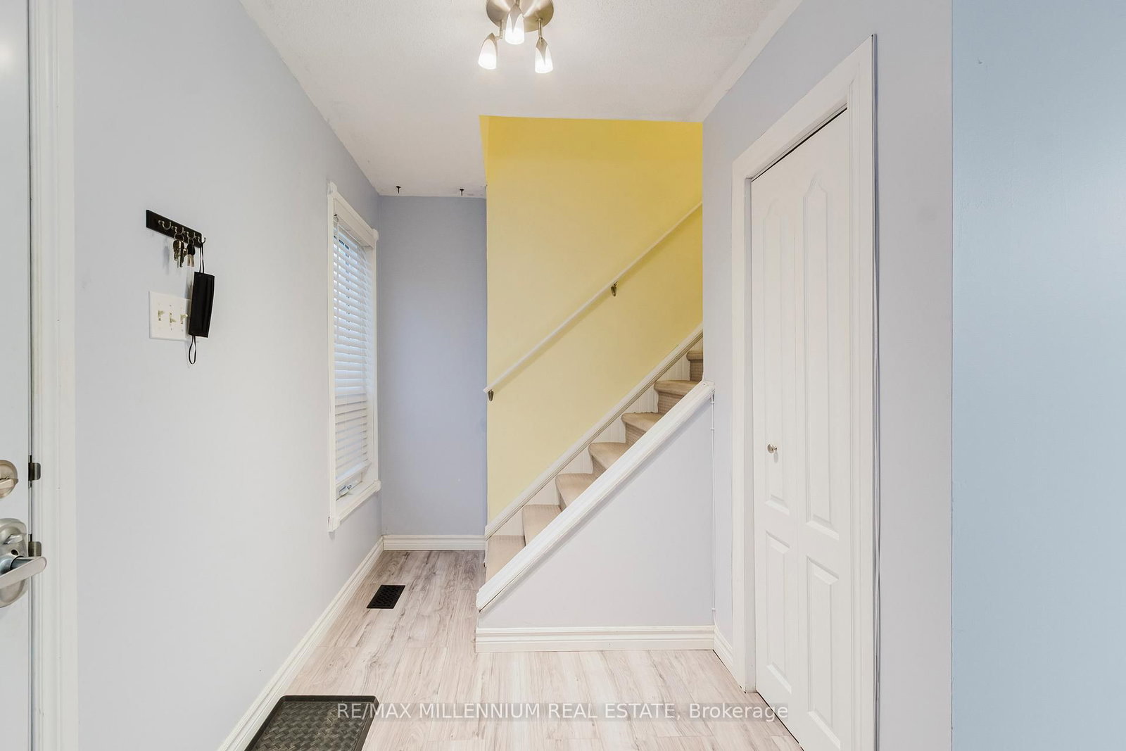 Detached House for sale at 50 East 33rd Street, Hamilton, Ontario, L8V 3T1 - Raleigh - MLS: X12769828