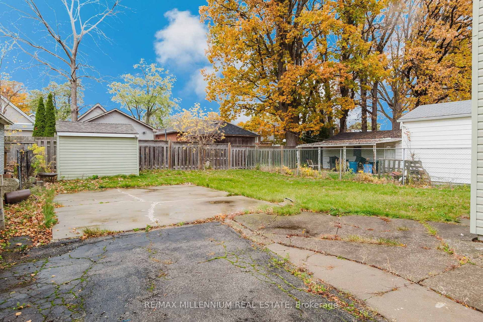 Detached House for sale at 50 East 33rd Street, Hamilton, Ontario, L8V 3T1 - Raleigh - MLS: X12769828