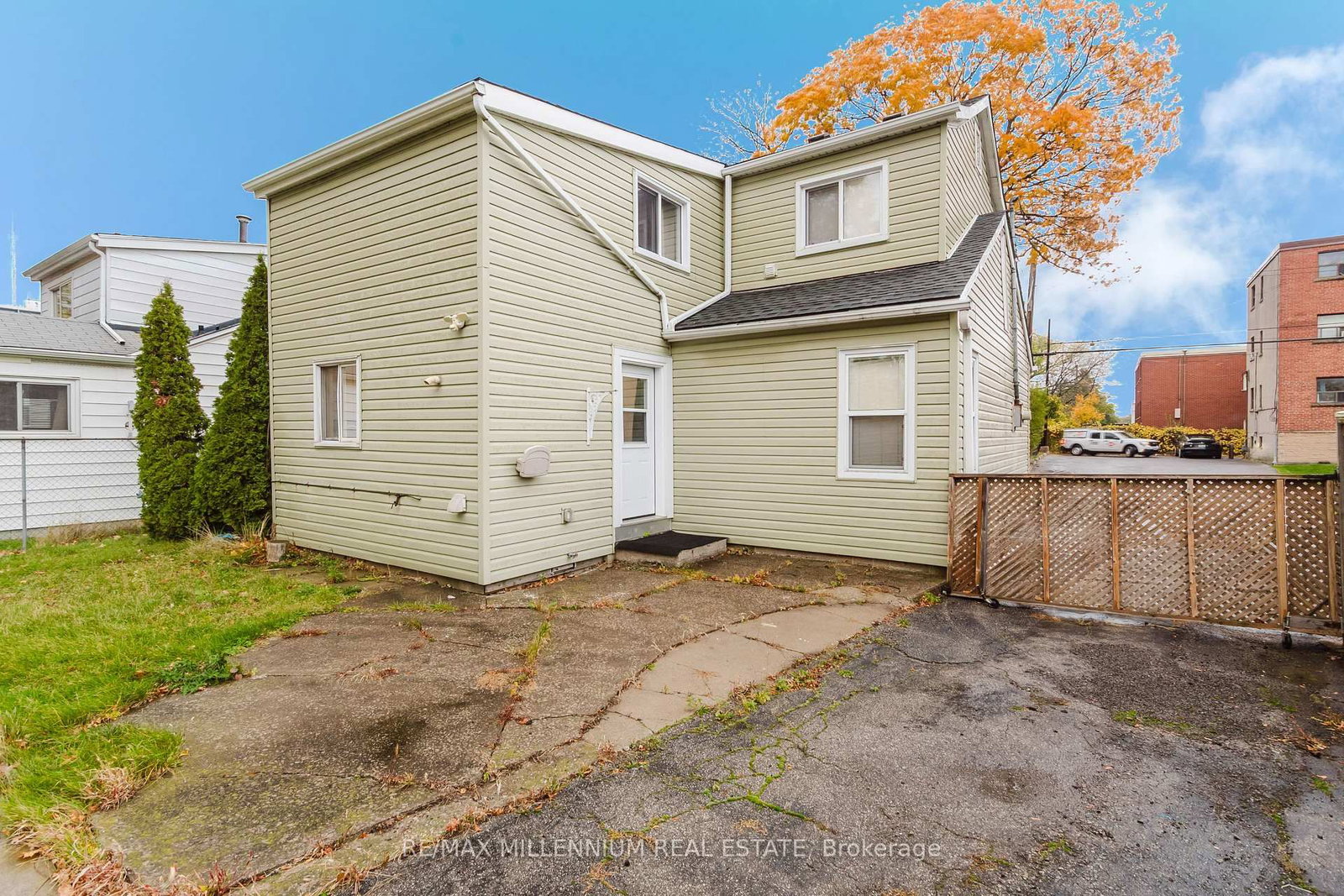 Detached House for sale at 50 East 33rd Street, Hamilton, Ontario, L8V 3T1 - Raleigh - MLS: X12769828