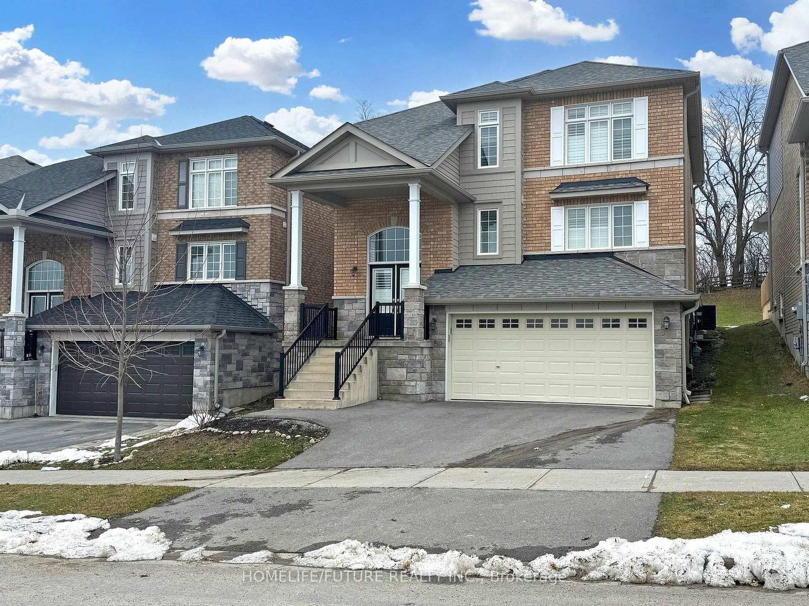 Detached House for sale at 526 Joslin Street, Peterborough, Ontario, K9J 0H9 - Monaghan Ward 2 - MLS: X12770816