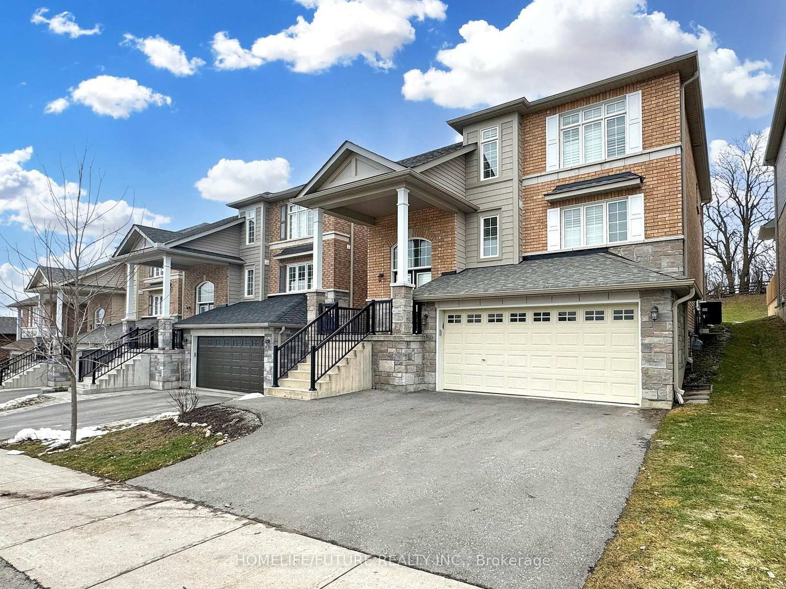 Detached House for sale at 526 Joslin Street, Peterborough, Ontario, K9J 0H9 - Monaghan Ward 2 - MLS: X12770816