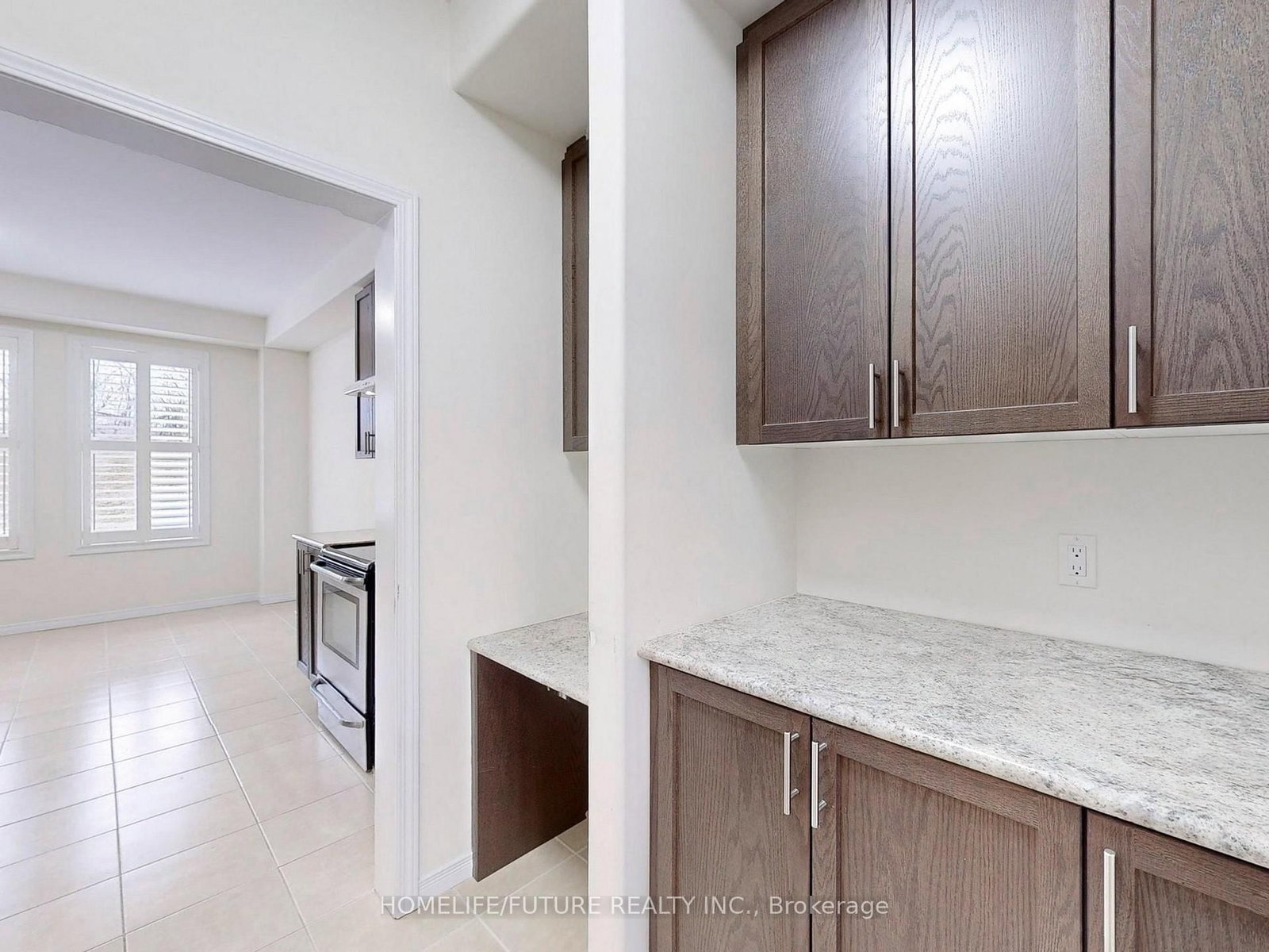 Detached House for sale at 526 Joslin Street, Peterborough, Ontario, K9J 0H9 - Monaghan Ward 2 - MLS: X12770816