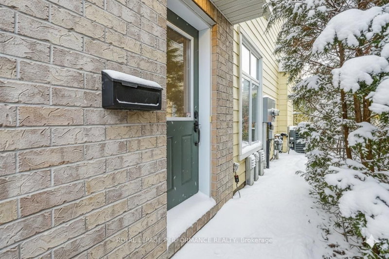 318 Iona St, Ottawa, K1Z 7B9 | Image 2