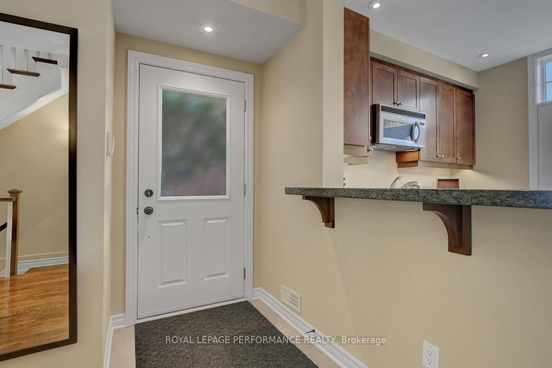318 Iona St, Ottawa, K1Z 7B9 | Image 3