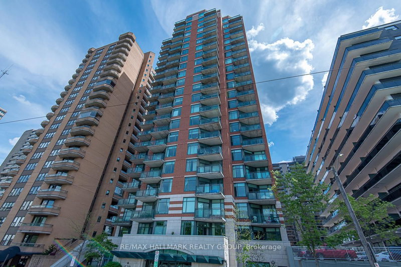 home for lease on 1203-570 Laurier Avenue W
