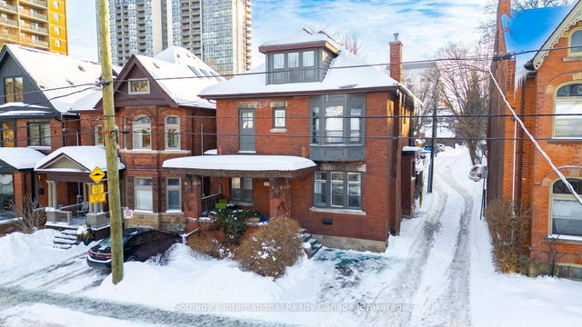 217 Caroline Street S