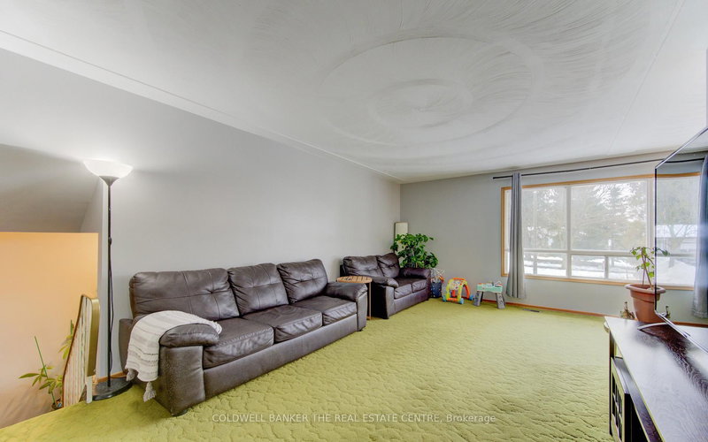 98 Shea Cres, Kitchener, N2E 1E8 | Image 3