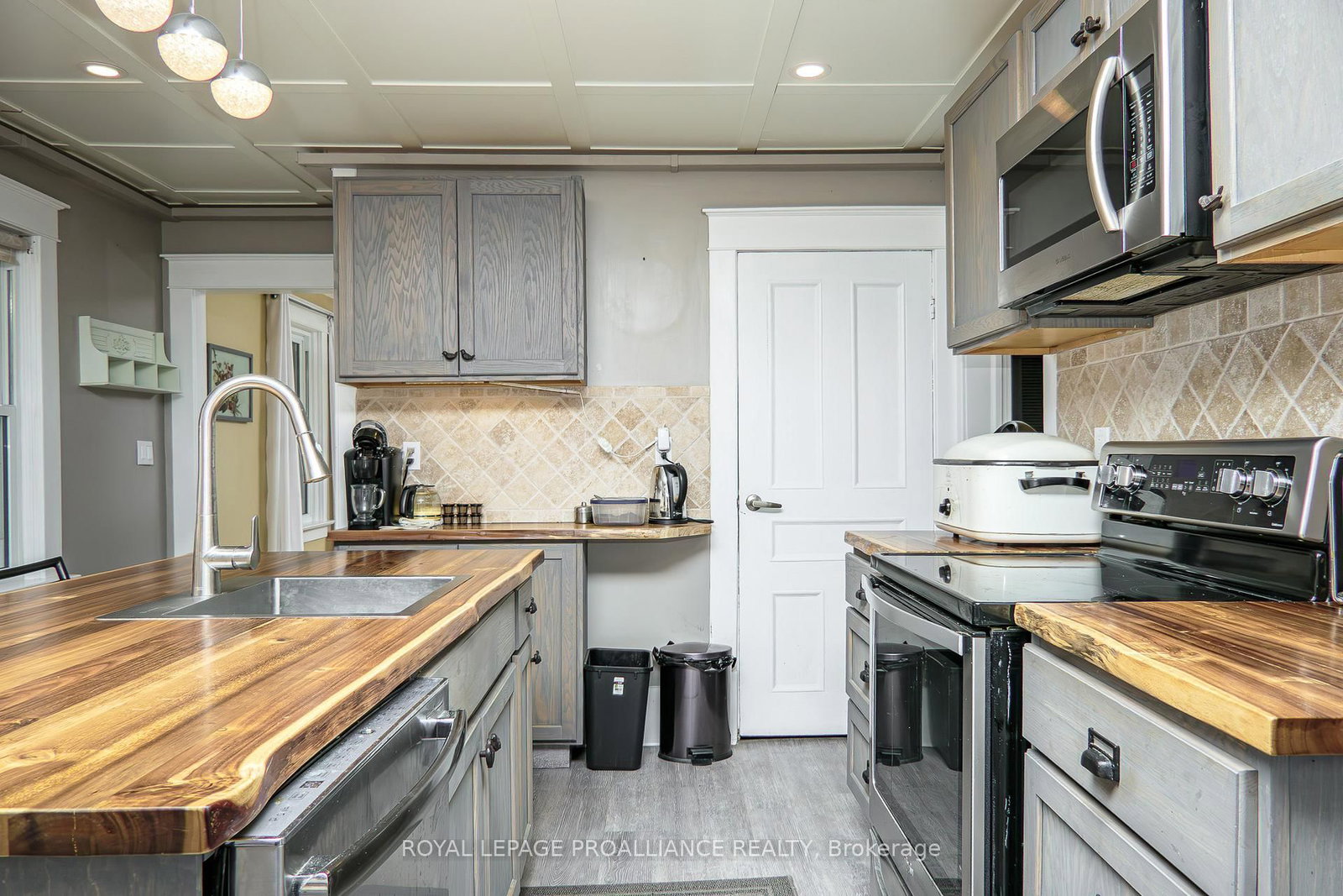 Detached House for sale at 146 Creswell Drive, Quinte West, Ontario, K8V 3H5 - Trenton Ward - MLS: X12772436