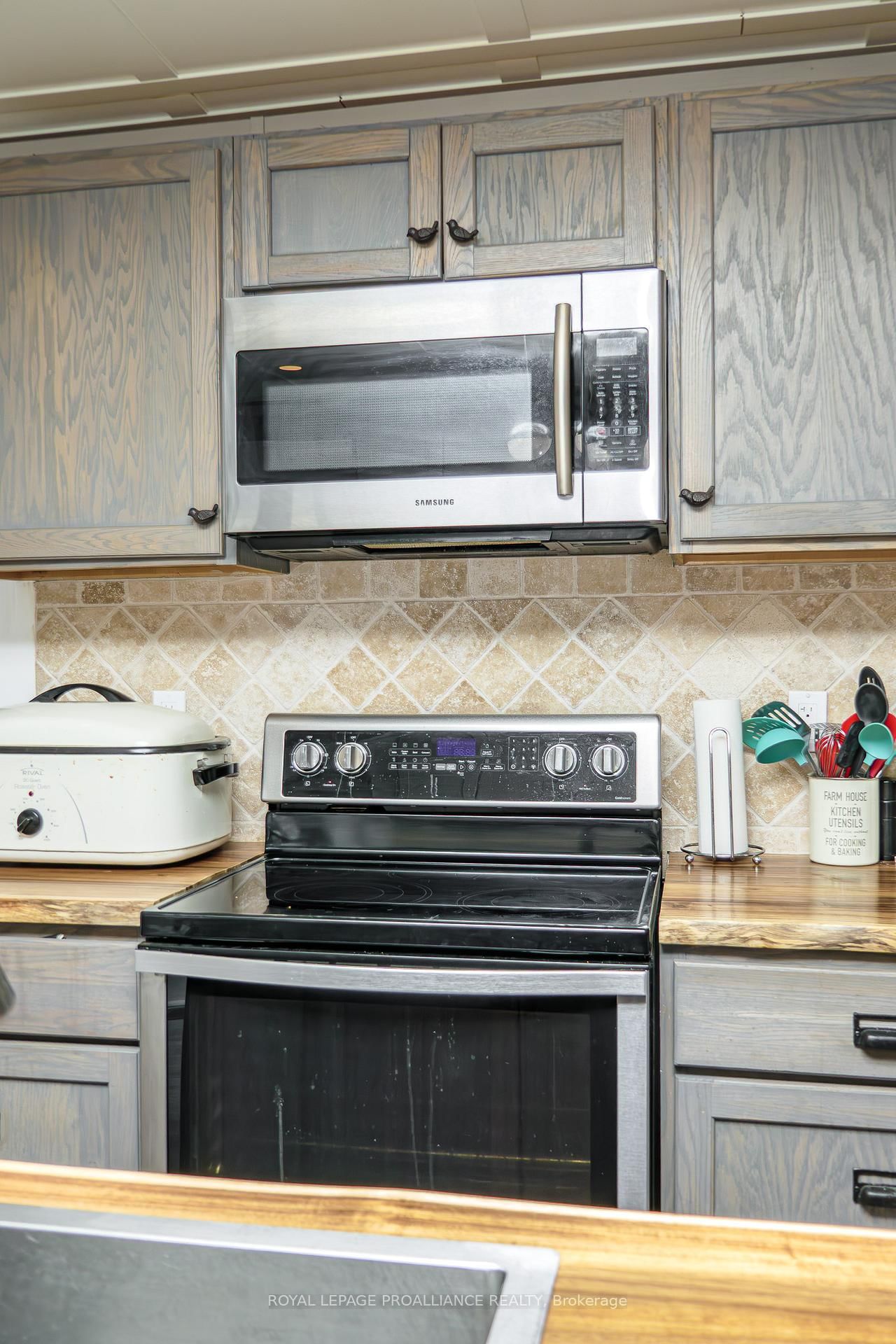 Detached House for sale at 146 Creswell Drive, Quinte West, Ontario, K8V 3H5 - Trenton Ward - MLS: X12772436